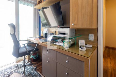 Apartamento à venda com 167m², 3 quartos e 2 vagas Apartamento à venda com 167m², 3 quartos e 2 vagasEscrivaninha da Suite