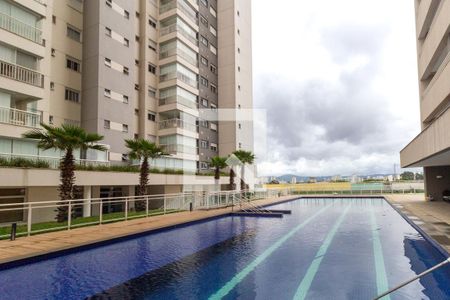 Apartamento à venda com 167m², 3 quartos e 2 vagas Apartamento à venda com 167m², 3 quartos e 2 vagasÁrea comum - Piscina