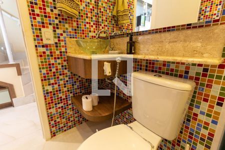 Apartamento à venda com 167m², 3 quartos e 2 vagas Apartamento à venda com 167m², 3 quartos e 2 vagasBanheiro Inferior