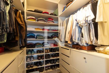 Apartamento à venda com 167m², 3 quartos e 2 vagas Apartamento à venda com 167m², 3 quartos e 2 vagasCloset da suíte