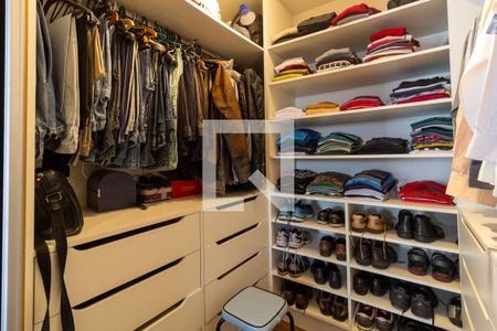 Apartamento à venda com 167m², 3 quartos e 2 vagas Apartamento à venda com 167m², 3 quartos e 2 vagasCloset da suíte