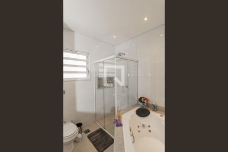 Casa à venda com 183m², 3 quartos e 3 vagasBanheiro Quarto 1