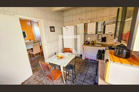 Casa à venda com 310m², 4 quartos e 2 vagasCozinha