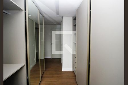Apartamento à venda com 282m², 4 quartos e 3 vagas Apartamento à venda com 282m², 4 quartos e 3 vagasCloset do quarto 4