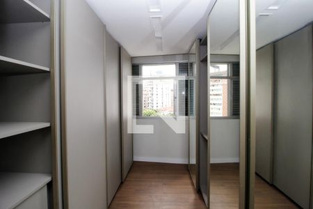 Apartamento à venda com 282m², 4 quartos e 3 vagas Apartamento à venda com 282m², 4 quartos e 3 vagasCloset do quarto 4