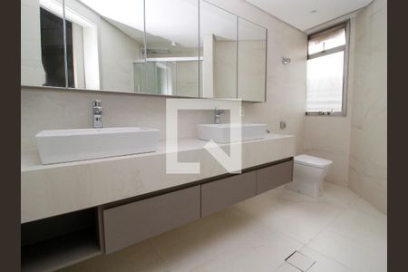 Apartamento à venda com 282m², 4 quartos e 3 vagas Apartamento à venda com 282m², 4 quartos e 3 vagasBanheiro 5