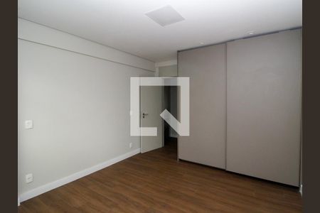 Apartamento à venda com 282m², 4 quartos e 3 vagas Apartamento à venda com 282m², 4 quartos e 3 vagasQuarto 1