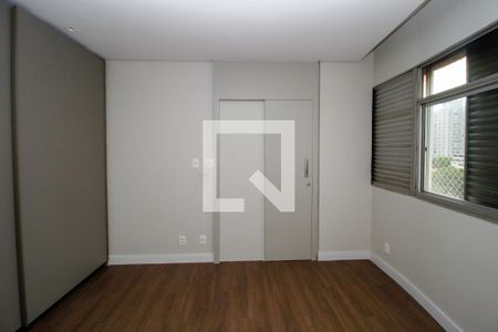 Apartamento à venda com 282m², 4 quartos e 3 vagas Apartamento à venda com 282m², 4 quartos e 3 vagasQuarto 1