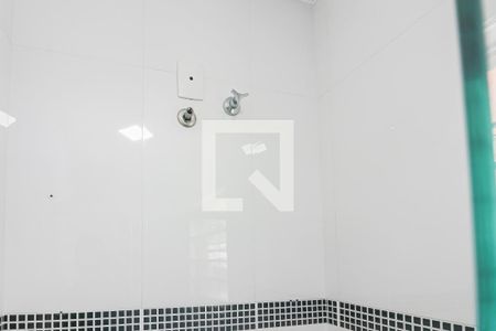 Banheiro de casa para alugar com 1 quarto, 100m² em Jardim Dabril, São Paulo