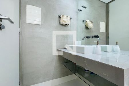 Casa à venda com 300m², 3 quartos e 5 vagasBanheiro da Suíte 3