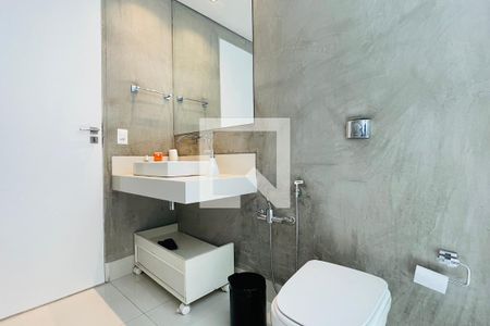 Casa à venda com 300m², 3 quartos e 5 vagasBanheiro da Suíte 2