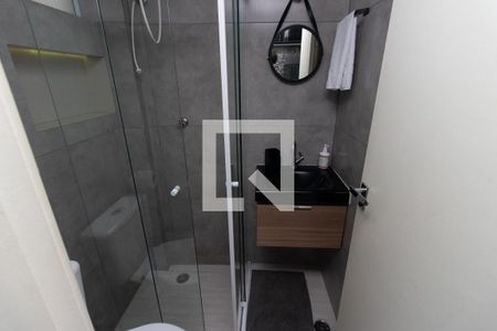 Banheiro de kitnet/studio para alugar com 1 quarto, 9m² em Vila Medeiros, São Paulo