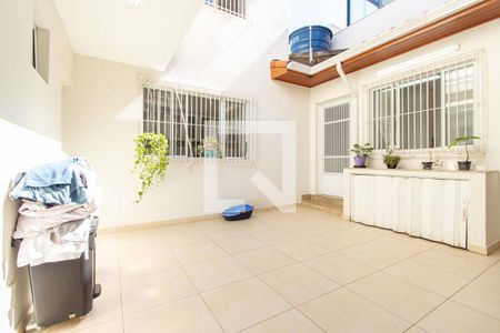 Casa à venda com 210m², 4 quartos e 3 vagas Casa à venda com 210m², 4 quartos e 3 vagasQuintal