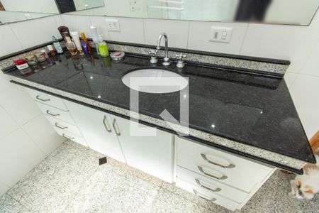Casa à venda com 210m², 4 quartos e 3 vagas Casa à venda com 210m², 4 quartos e 3 vagasBanheiro 1