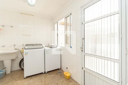 Casa à venda com 210m², 4 quartos e 3 vagas Casa à venda com 210m², 4 quartos e 3 vagasÁrea de Serviço