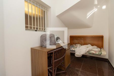 Casa à venda com 210m², 4 quartos e 3 vagas Casa à venda com 210m², 4 quartos e 3 vagasQuintal - Depósito