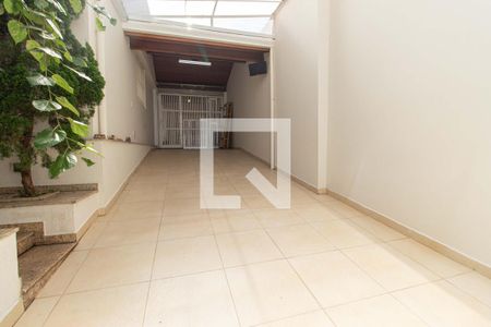 Casa à venda com 210m², 4 quartos e 3 vagas Casa à venda com 210m², 4 quartos e 3 vagasGaragem