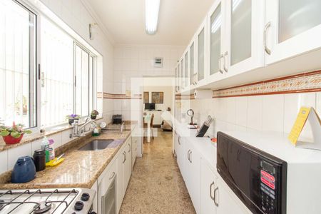 Casa à venda com 210m², 4 quartos e 3 vagas Casa à venda com 210m², 4 quartos e 3 vagasCozinha