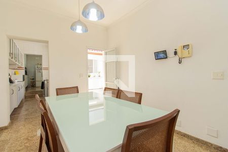 Casa à venda com 210m², 4 quartos e 3 vagas Casa à venda com 210m², 4 quartos e 3 vagasCopa