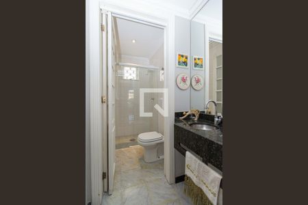 Casa à venda com 210m², 4 quartos e 3 vagas Casa à venda com 210m², 4 quartos e 3 vagasBanheiro 2