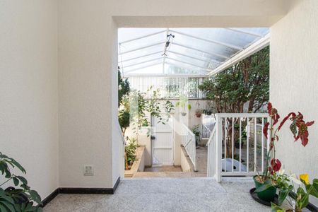 Casa à venda com 210m², 4 quartos e 3 vagas Casa à venda com 210m², 4 quartos e 3 vagasEntrada