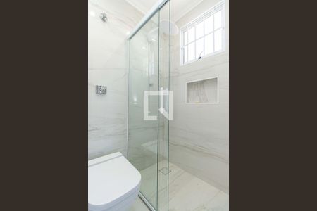 Casa à venda com 210m², 4 quartos e 3 vagas Casa à venda com 210m², 4 quartos e 3 vagasBanheiro da Suíte