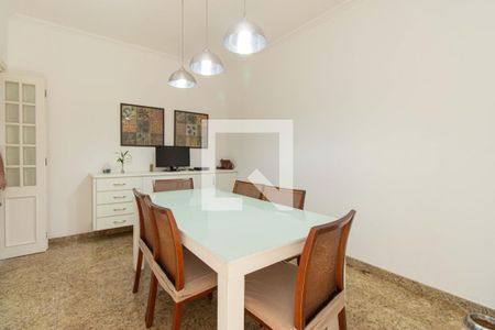 Casa à venda com 210m², 4 quartos e 3 vagas Casa à venda com 210m², 4 quartos e 3 vagasCopa