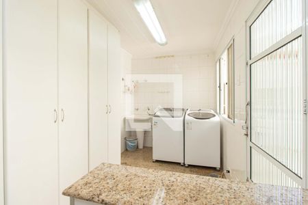 Casa à venda com 210m², 4 quartos e 3 vagas Casa à venda com 210m², 4 quartos e 3 vagasÁrea de Serviço