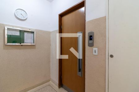 Apartamento à venda com 80m², 2 quartos e sem vagaÁrea comum - Elevador