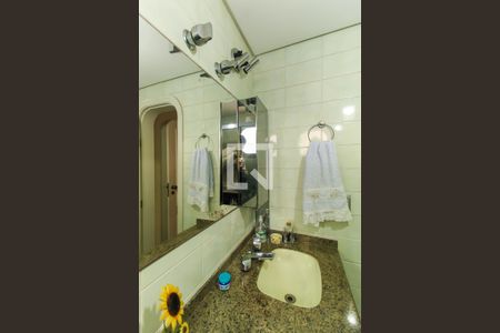 Apartamento à venda com 253m², 5 quartos e 3 vagasBanheiro da Suíte 2