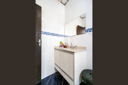 Casa à venda com 224m², 3 quartos e 5 vagasBanheiro da suíte 02