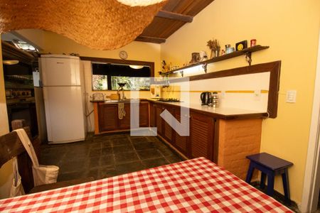 Casa à venda com 320m², 4 quartos e 2 vagasCozinha