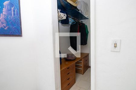 Casa à venda com 320m², 4 quartos e 2 vagasQuarto 4