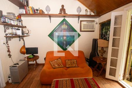 Casa à venda com 320m², 4 quartos e 2 vagasEscritório