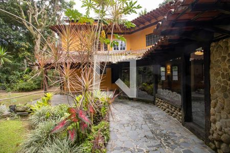 Casa à venda com 320m², 4 quartos e 2 vagasFachada