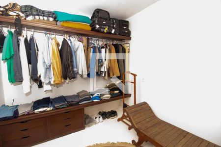 Casa à venda com 320m², 4 quartos e 2 vagasCloset da suíte 1