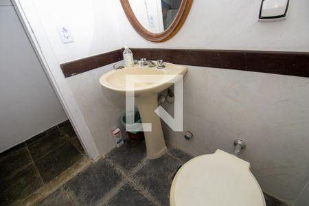 Casa à venda com 320m², 4 quartos e 2 vagasLavabo