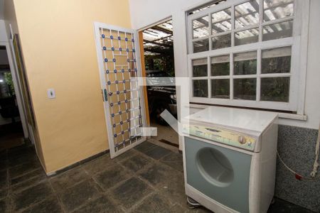 Casa à venda com 320m², 4 quartos e 2 vagasÁrea de Serviço