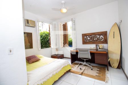 Casa à venda com 320m², 4 quartos e 2 vagasQuarto 4