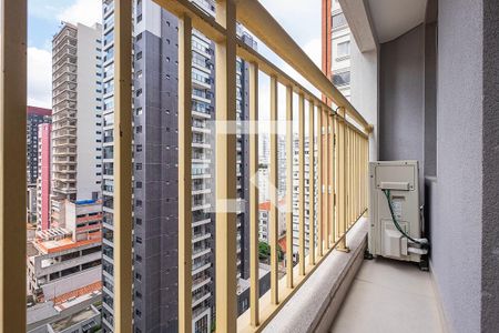 Studio à venda com 28m², 1 quarto e sem vaga Studio à venda com 28m², 1 quarto e sem vagaStudio - Varanda