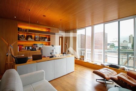 Casa à venda com 450m², 3 quartos e 3 vagas Casa à venda com 450m², 3 quartos e 3 vagasEscritório