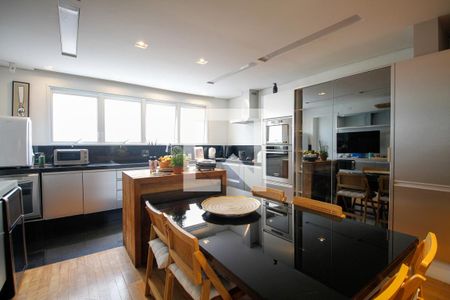 Casa à venda com 450m², 3 quartos e 3 vagas Casa à venda com 450m², 3 quartos e 3 vagasCozinha