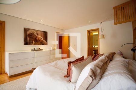 Casa à venda com 450m², 3 quartos e 3 vagas Casa à venda com 450m², 3 quartos e 3 vagasSuíte 3