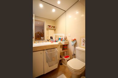 Casa à venda com 450m², 3 quartos e 3 vagas Casa à venda com 450m², 3 quartos e 3 vagasBanheiro da Suíte 2