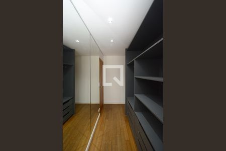 Casa de condomínio à venda com 300m², 4 quartos e 4 vagasCloset da suíte 3