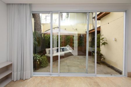 Sala de casa de condomínio à venda com 4 quartos, 300m² em Vila Nova Caledonia, São Paulo