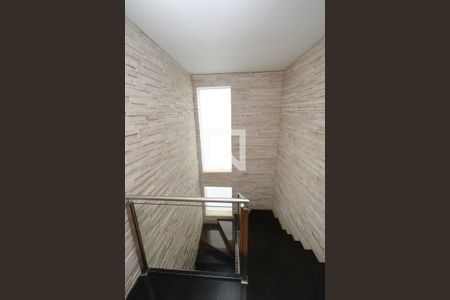 Casa de condomínio à venda com 300m², 4 quartos e 4 vagasEscada