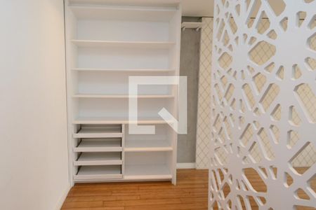 Casa de condomínio à venda com 300m², 4 quartos e 4 vagasCloset da suíte 1