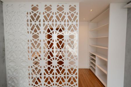 Casa de condomínio à venda com 300m², 4 quartos e 4 vagasCloset da suíte 1