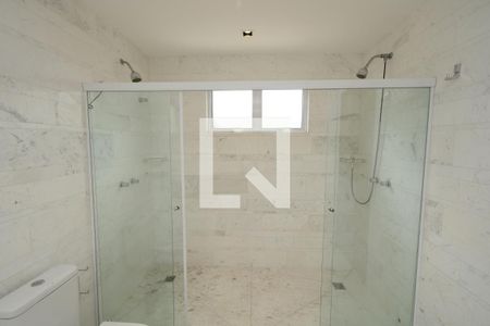 Casa de condomínio à venda com 300m², 4 quartos e 4 vagasBanheiro da Suíte 1